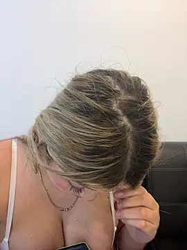 Valeng_'s Live XXX Chat
