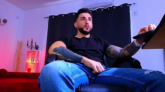 MightyAaron66's Live XXX Chat