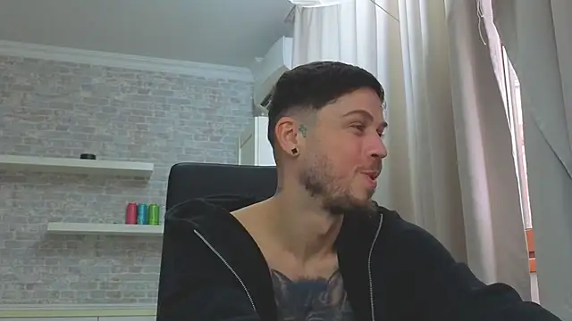 JonahShaw Chat XXX in diretta