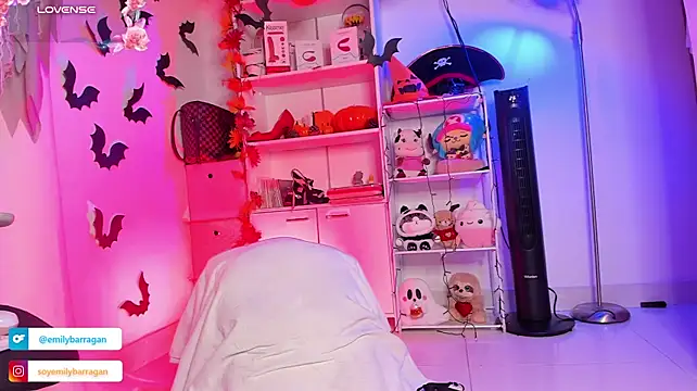 EmilyBarragan_ Live XXX-Chat