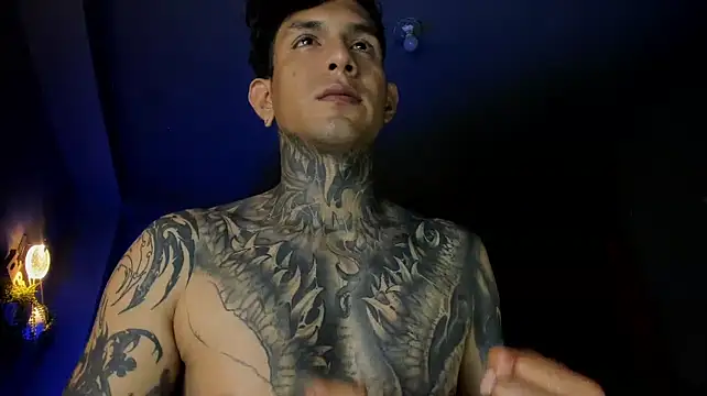 Travisttanner28 Adlı Modelin Canlı XXX Sohbeti