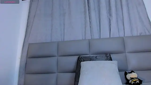 ApoloKlein live XXX chat