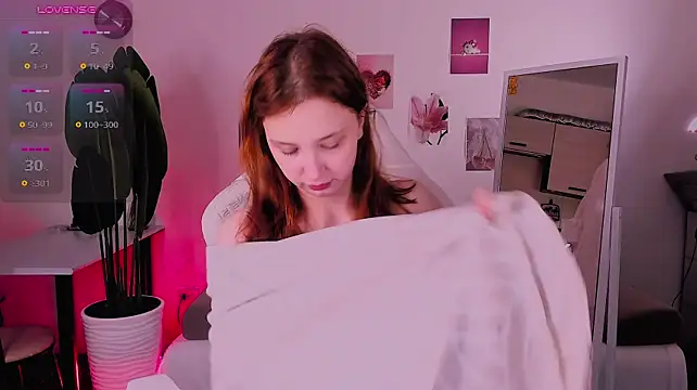 צ'אט XXX בשידור חי של LittlePeach007