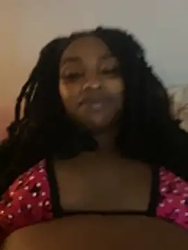PrincessRayari's Live XXX Chat