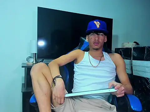 Lyam_Russo Chat XXX in diretta