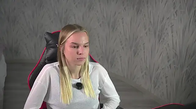 EmeldaHelmich's Live XXX Chat