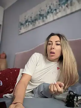 RaquelleDevon's Live XXX Chat