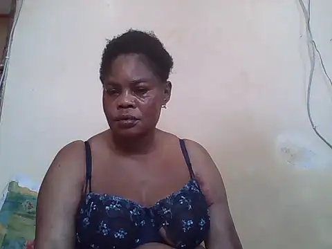 ANALQUEEN4 Adlı Modelin Canlı XXX Sohbeti