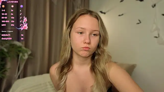 queenneee Live XXX Chat