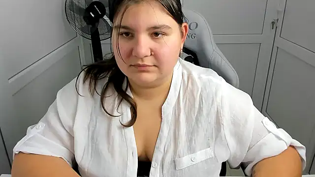 PhoenixFly Adlı Modelin Canlı XXX Sohbeti