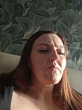 MilaMature's Live XXX Chat