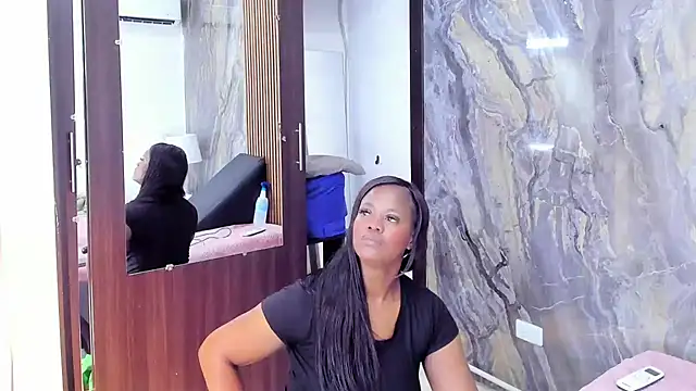XXX chat uživo modela LauraSaenz01