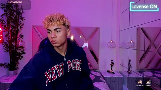Anyelo_Twink Adlı Modelin Canlı XXX Sohbeti