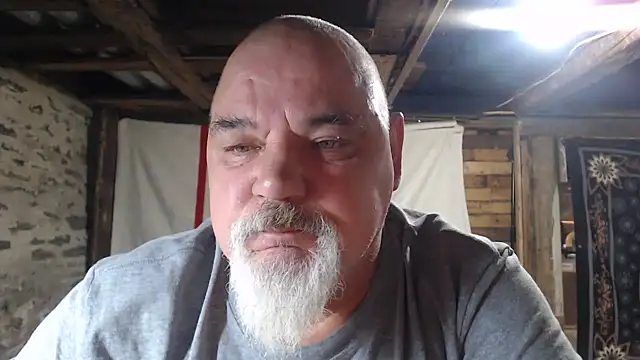 הופעת וובקאם של Newfiesausage1972