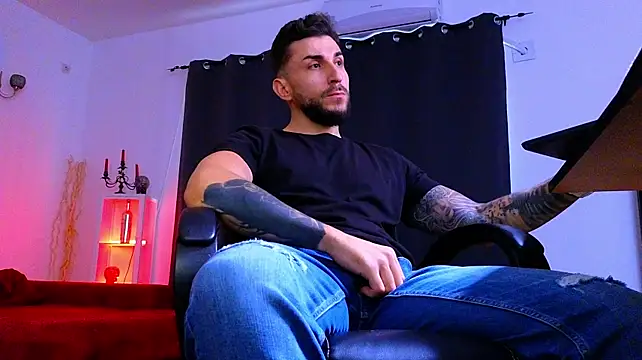 MightyAaron66 live XXX chat