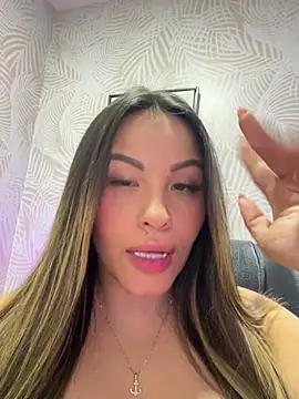 Chat +18 de sexyyykloee ao vivo