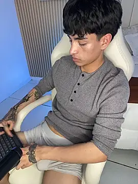 Filiph_Sterliing Adlı Modelin Canlı XXX Sohbeti