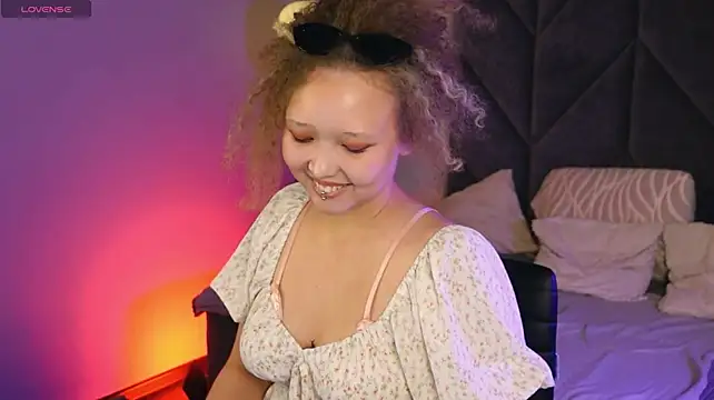 Senya_Valmore élő XXX-chatje