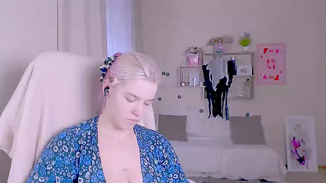 Hot_Blonda: онлайн-секс-чат
