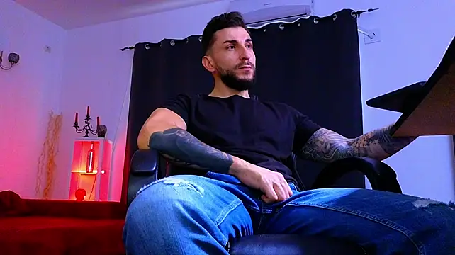 MightyAaron66 Live XXX-Chat