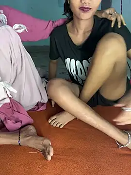 Ex_ppriya Adlı Modelin Canlı XXX Sohbeti