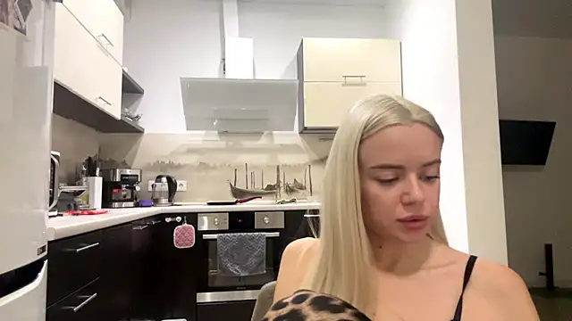 NakitaSavely live XXX chat