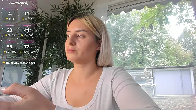 Ella_Vee's Live XXX Chat