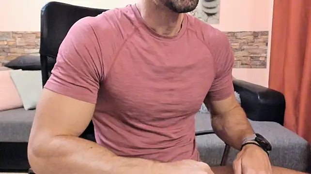 צ'אט XXX בשידור חי של HotHunkTrainer