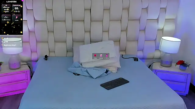 MiaYMolly's Live XXX Chat