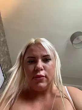 blonde_baddien Live XXX chat