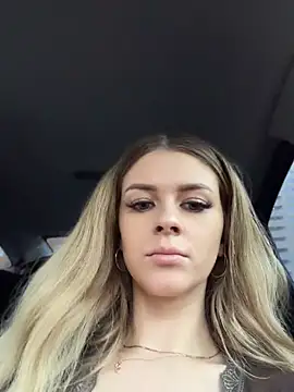 Love_Bri Adlı Modelin Canlı XXX Sohbeti