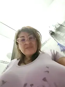 צ'אט XXX בשידור חי של AlexxiaaMat