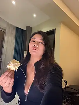 mo-mo-69 Chat XXX in diretta