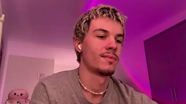 צ'אט XXX בשידור חי של Jeremy1Scott