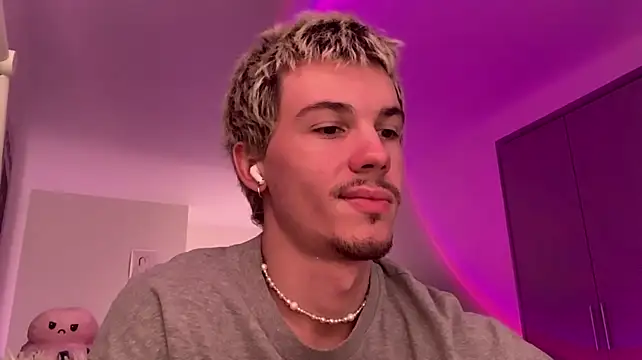 Jeremy1Scott Chat XXX live
