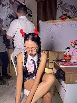 I_AM_EMMA_ Adlı Modelin Canlı XXX Sohbeti