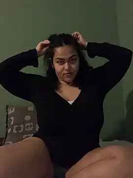 Curvydesifromgermany's Live XXX Chat