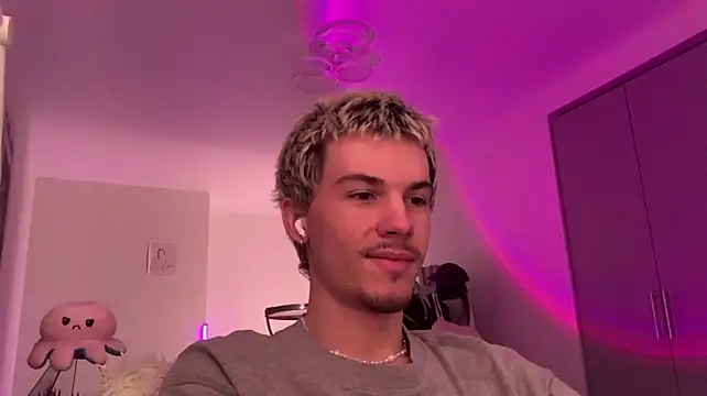 Jeremy1Scott Live XXX-chat