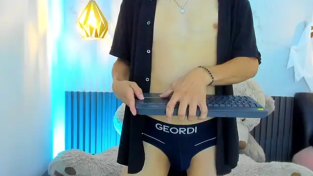 IzanArias XXX чат на живо
