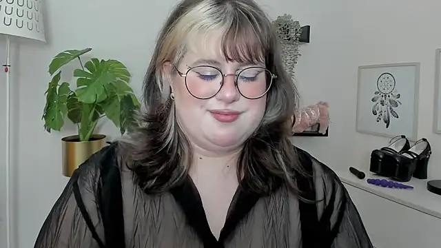 Chat +18 de OpheliaLush ao vivo
