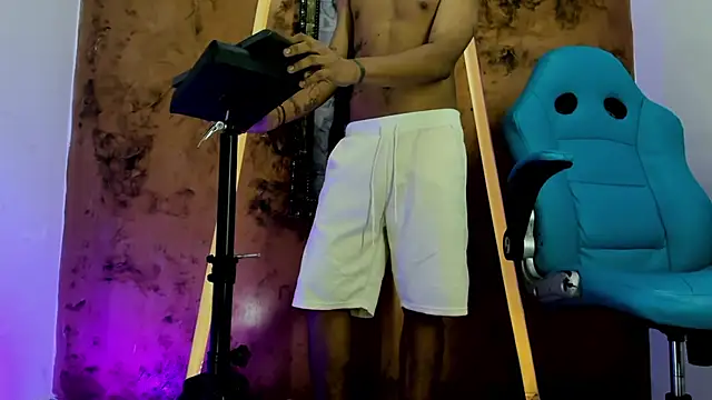 XXX chat uživo modela KALVIN_C