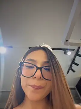 amira_cute2's Live XXX Chat