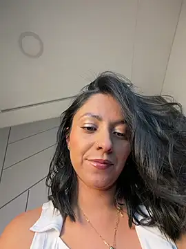 Miss_Caroline_ লাইভ XXX চ্যাট