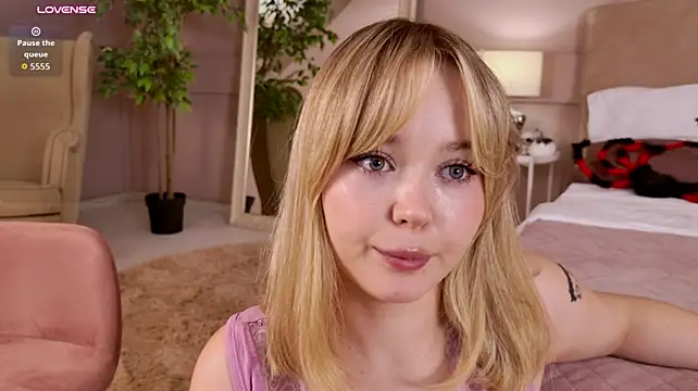 ElaraVance's Live XXX Chat