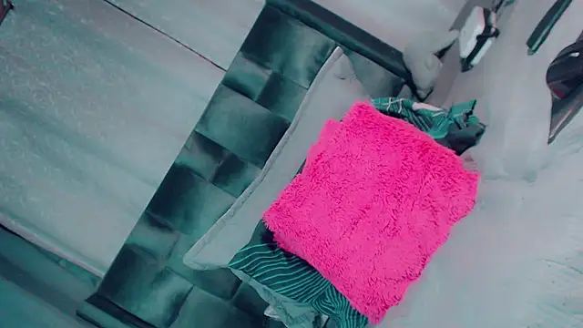 Chat XXX en directo de CharlotteBigCock