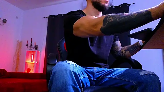Онлайн чат XXX MightyAaron66