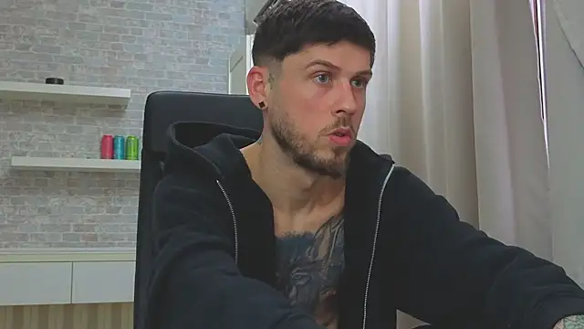 Chat XXX en directo de JonahShaw