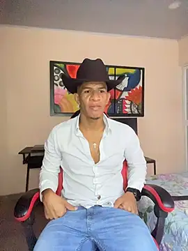 Felipe-ReyesF4 Adlı Modelin Canlı XXX Sohbeti