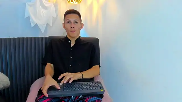 IzanArias' Live XXX Chat