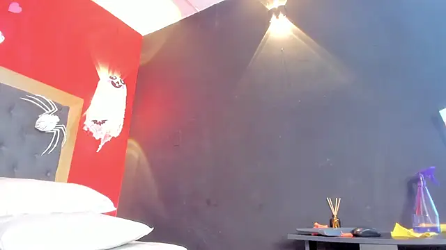 YayaHilton's Live XXX Chat